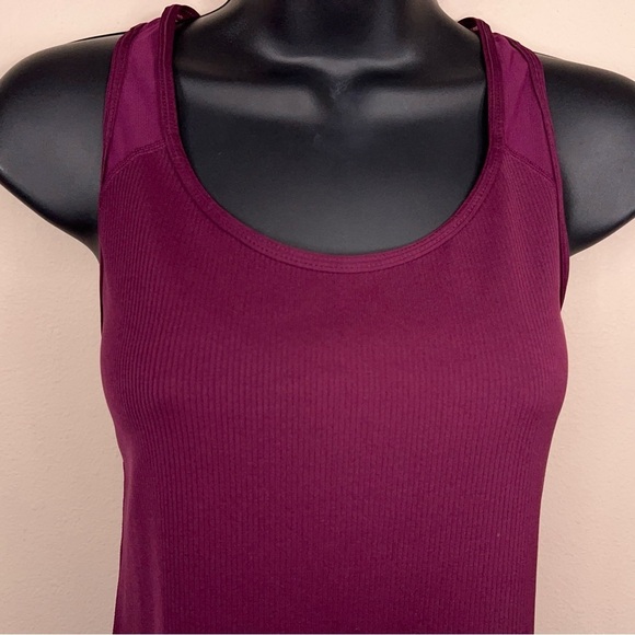 Medium Nike Dri Fit Burgundy Red Tank Lightweight Athletic Activewear Stretch - Picture 4 of 15